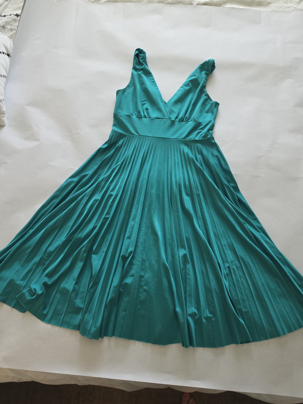 Soprano Teal V-Neck Pleated Midi Dress